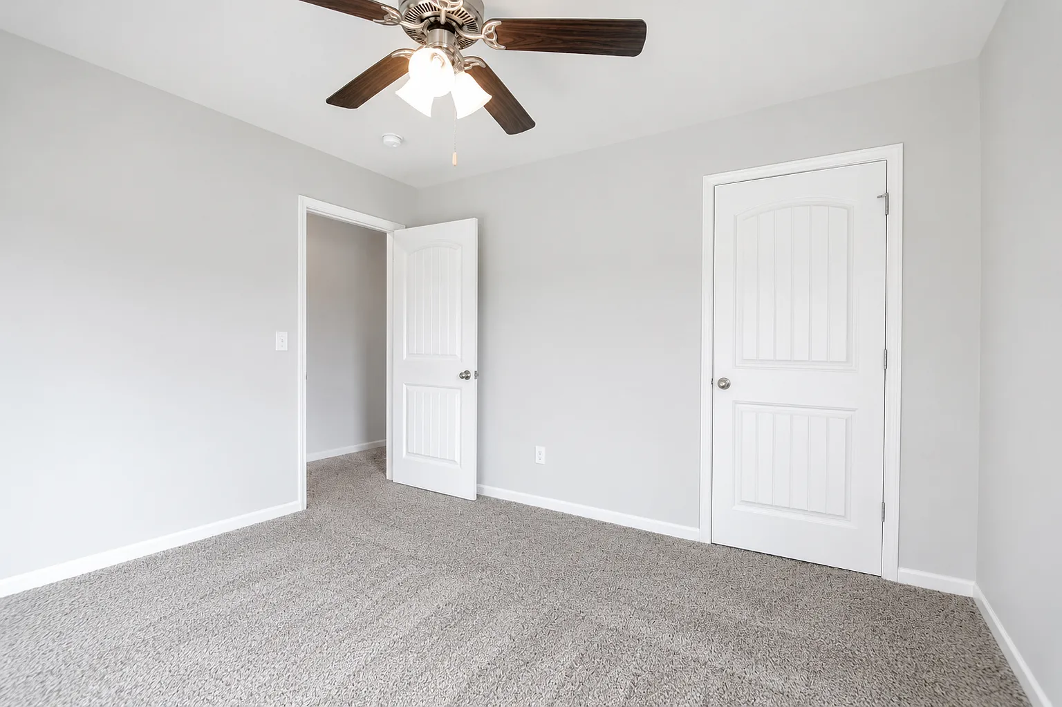 4 bed, 2.5 bath, 2211 sqft, $1,725 — Photo 3