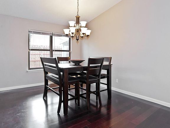 4th image of 2808 White Oak Dr