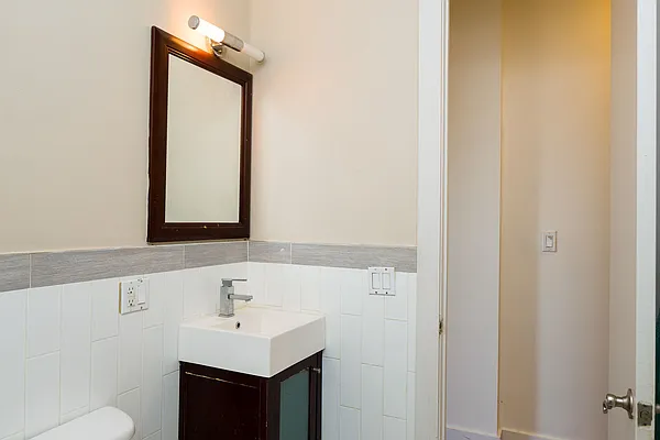 Rented by Nooklyn NYC LLC | media 17