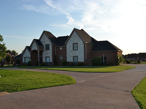 2nd image of 203 W Aurora Vista Trl