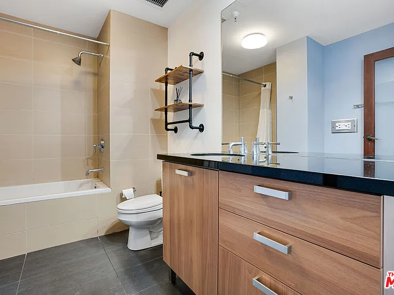 460 S Spring St #512 — Photo 19
