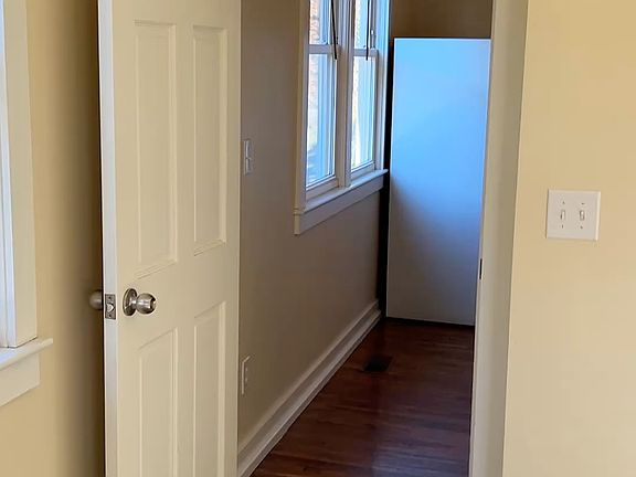 3rd image of 4430 Seneca Ave APT B