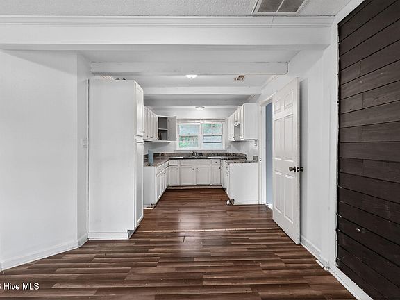 5th image of 212 Winslow Circle