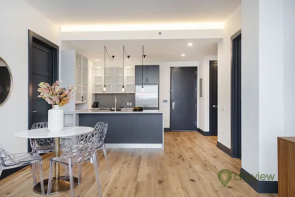 Rented by City View Living | media 7