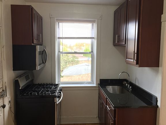 4th image of 2648 W North Shore Ave