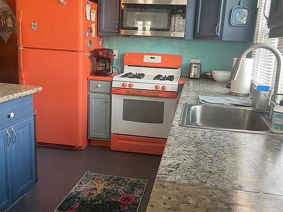 4th image of 4705 Avenue S