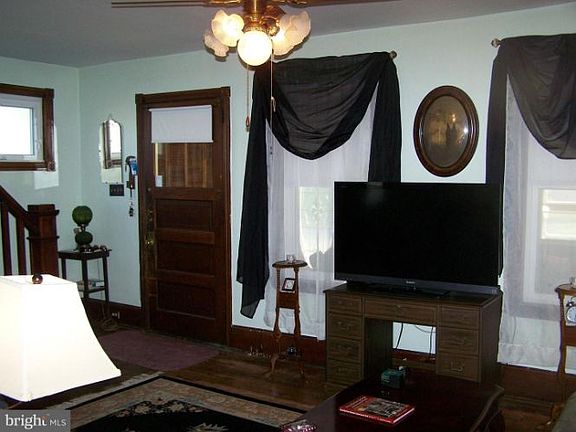 2nd image of 2311 Pine Ave