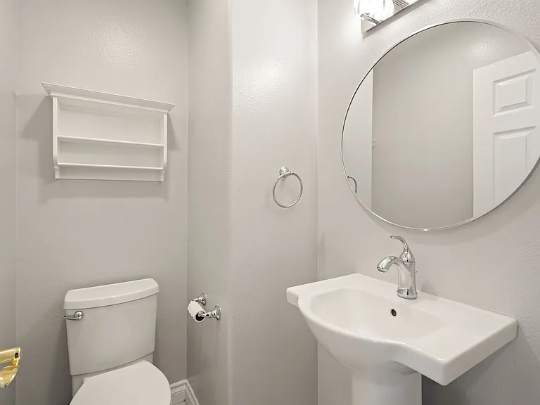 22055 Del Valle St — Photo 26