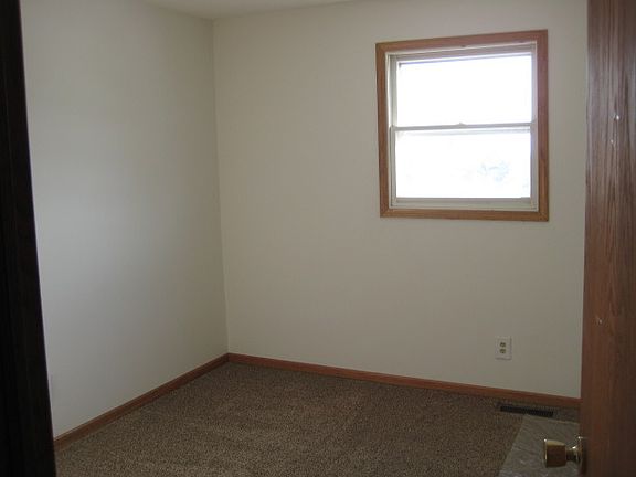 5th image of 170 W Iroquois St