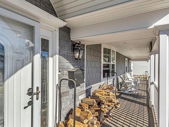 3rd image of 16 Greenbelt Ln