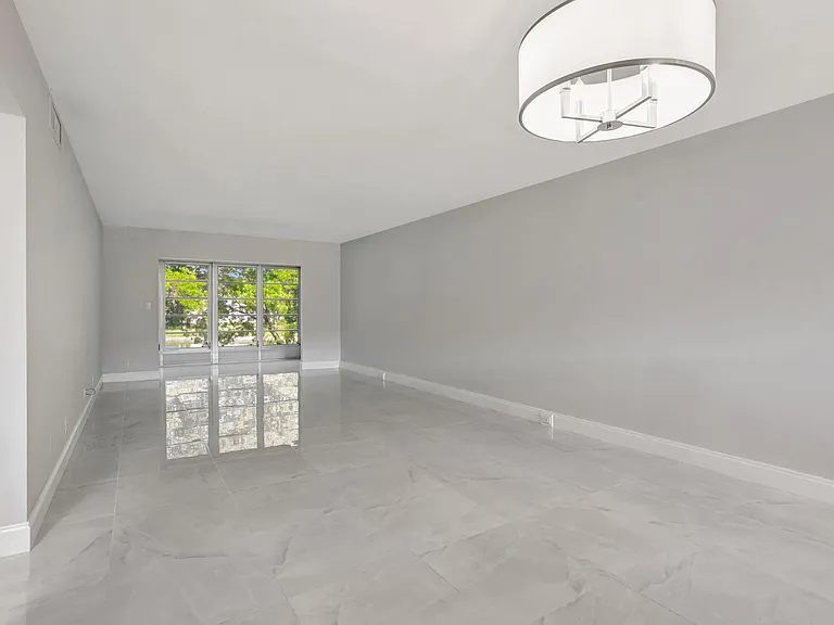 2202 Lucaya Bnd #G2 — Photo 13