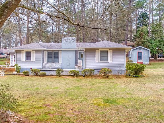 2nd image of 2560 Davis Cir