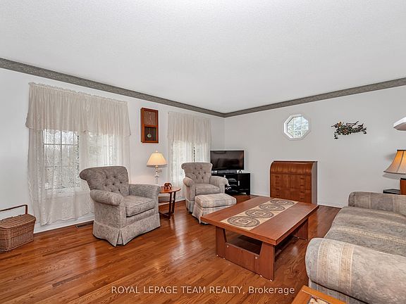 4th image of 1961 Manotick Station Rd