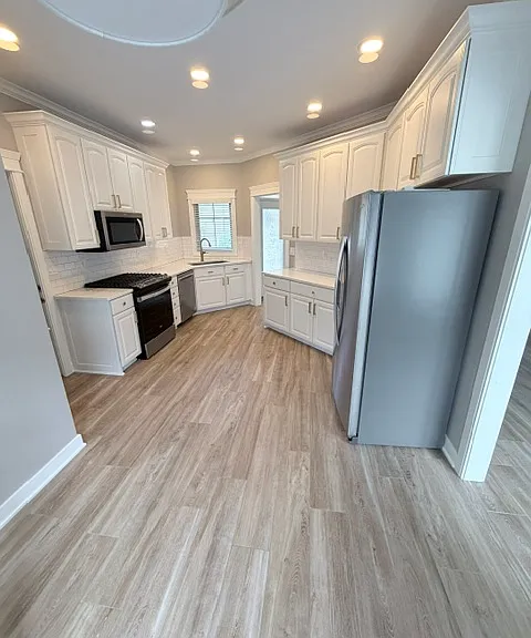 10531 Ontario Dr — Photo 2