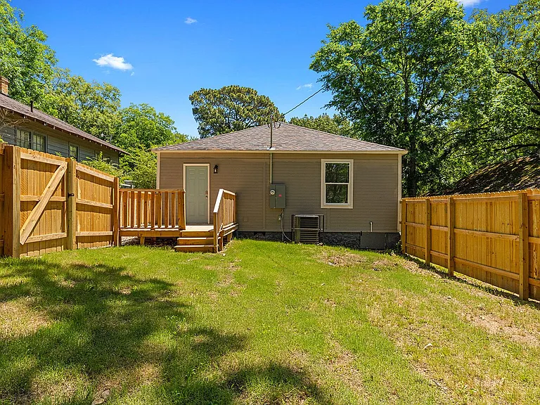 2104 S Valentine St — Photo 8