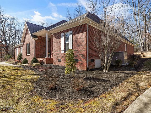 3rd image of 415 Laurel Ridge Ln