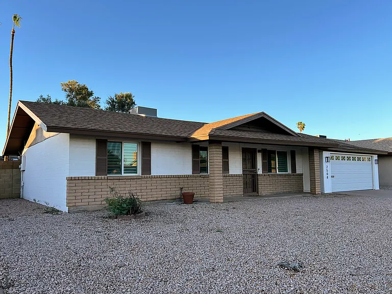 2508 E Loyola Dr — Photo 6