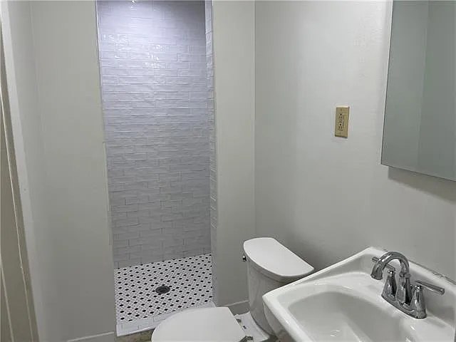 700 Florida Blvd — Photo 15