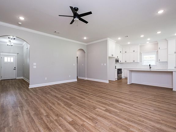 3rd image of 206 Bucky Beaver Dr
