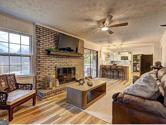 3rd image of 457 Castleaire Dr