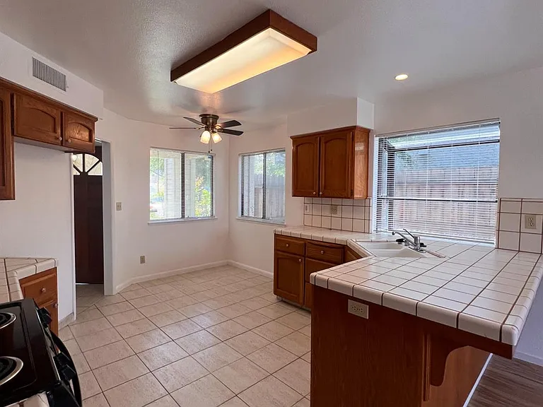 479 E Alluvial Ave #103 — Photo 9