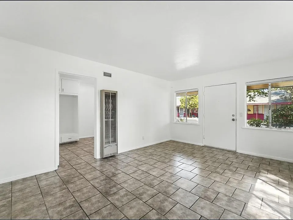 139 W 18th St #1