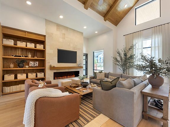 5th image of 2908 E Howard Ln #14302
