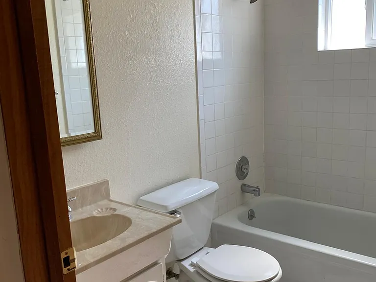 150 N Cherry St #A — Photo 3