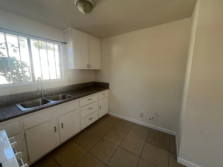 8020 Bright Ave — Photo 5