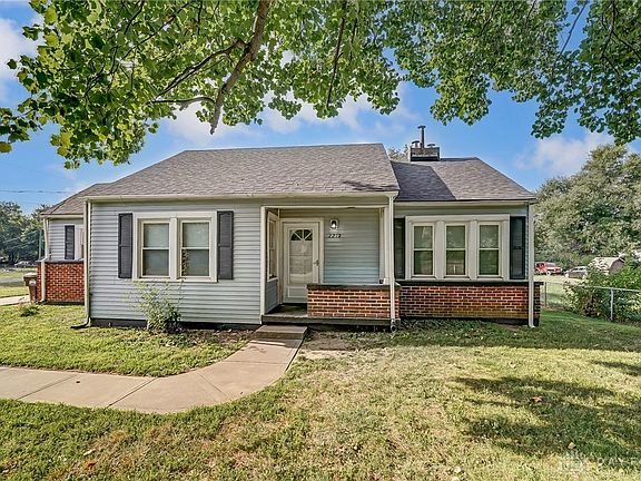2nd image of 2210 Waneta St