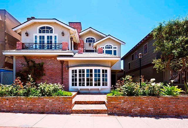 1st image of 220 Larkspur Ave