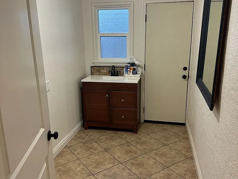 1705 W Noble Ave — Photo 13