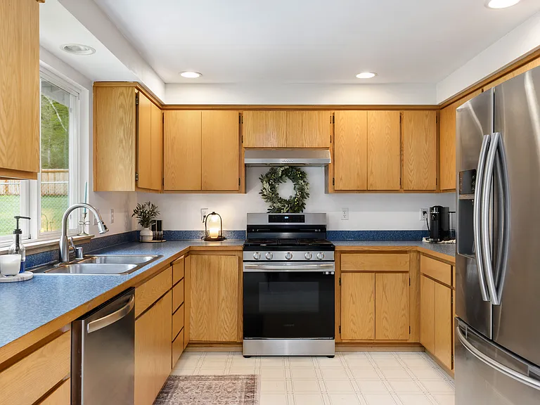 1257 Russell Dr — Photo 10