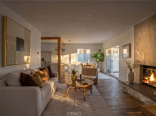 5141 Don Pio Dr, Woodland Hills, CA 91364