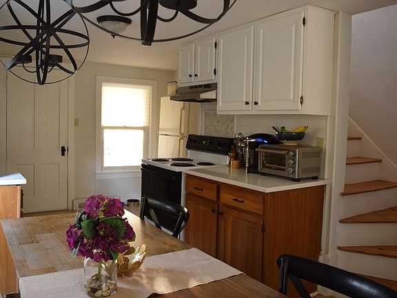 Dine-In kitchen