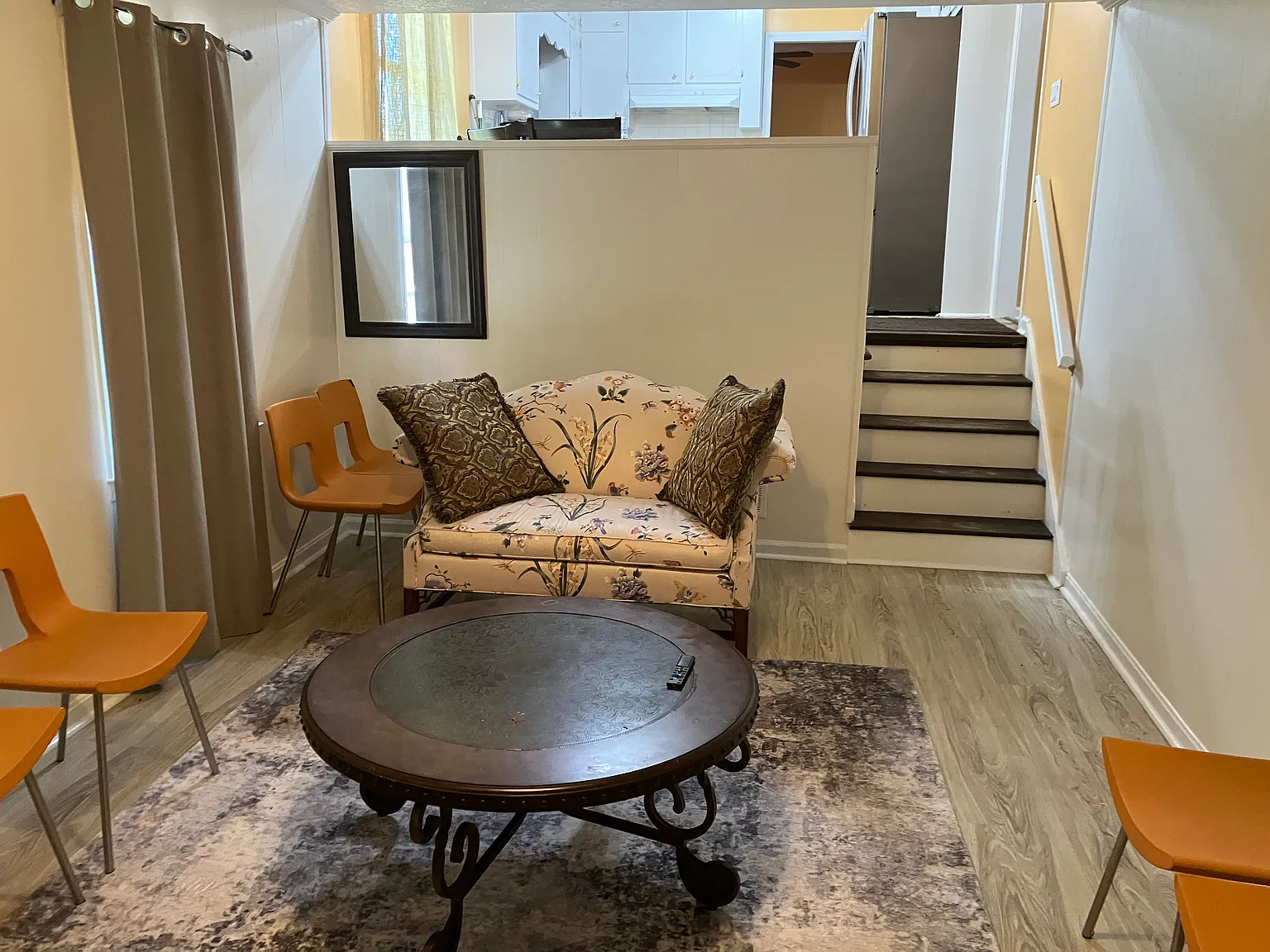 4 bed, 874 sqft, $850 — Photo 3