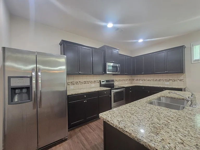 5150 Amberland Sq — Photo 4