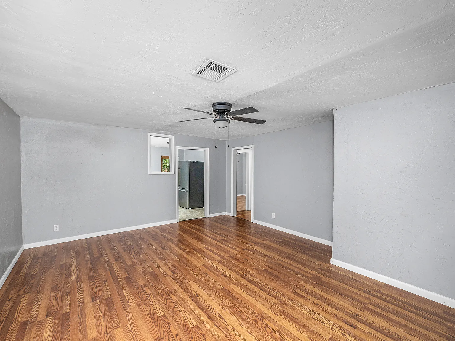 3 bed, 1300 sqft, $1,350 — Photo 4