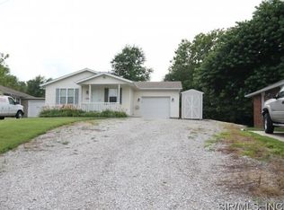 704 Sycamore St, Highland, IL 62249