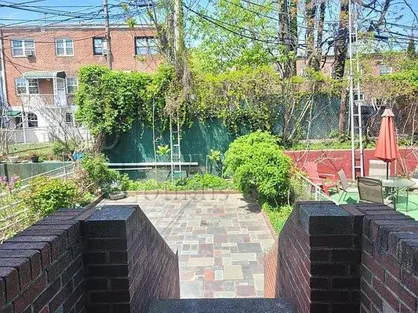 2911 21st Ave #2, Astoria, NY 11105