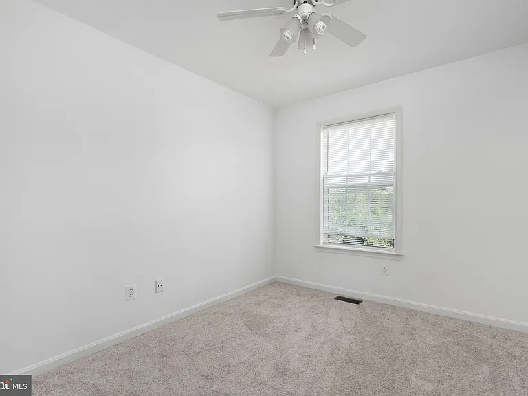 18506 Carriage Walk Cir — Photo 30