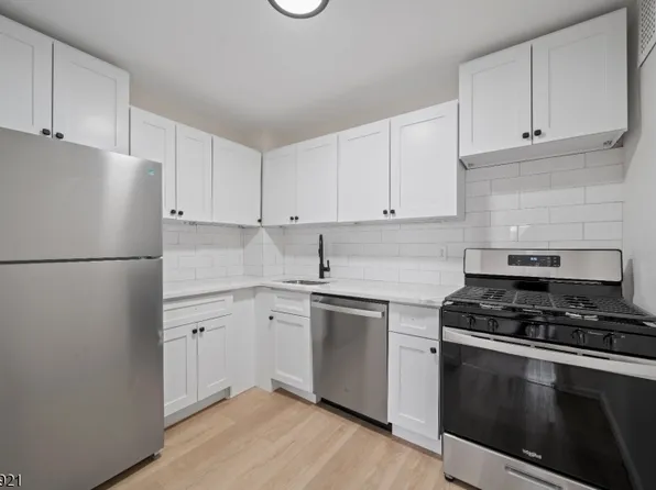 275 Prospect St APT 16M, East Orange, NJ 07017