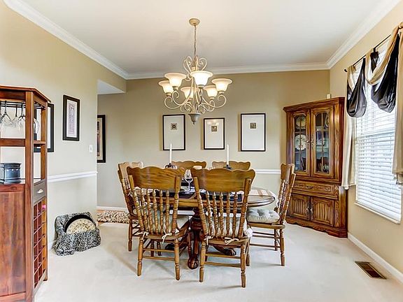 5th image of 2037 N Sheffield Dr