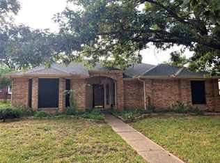 1832 Windsor Dr, Mesquite, TX 75181