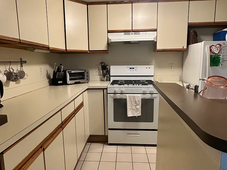 2061 Fitzwater St #1R — Photo 20
