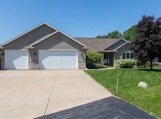 243 Wyldeberry Ln, Oshkosh, WI 54904