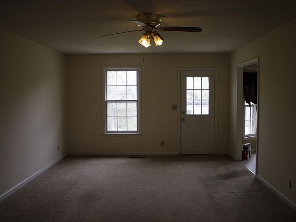 4th image of 217 Northwood Ter
