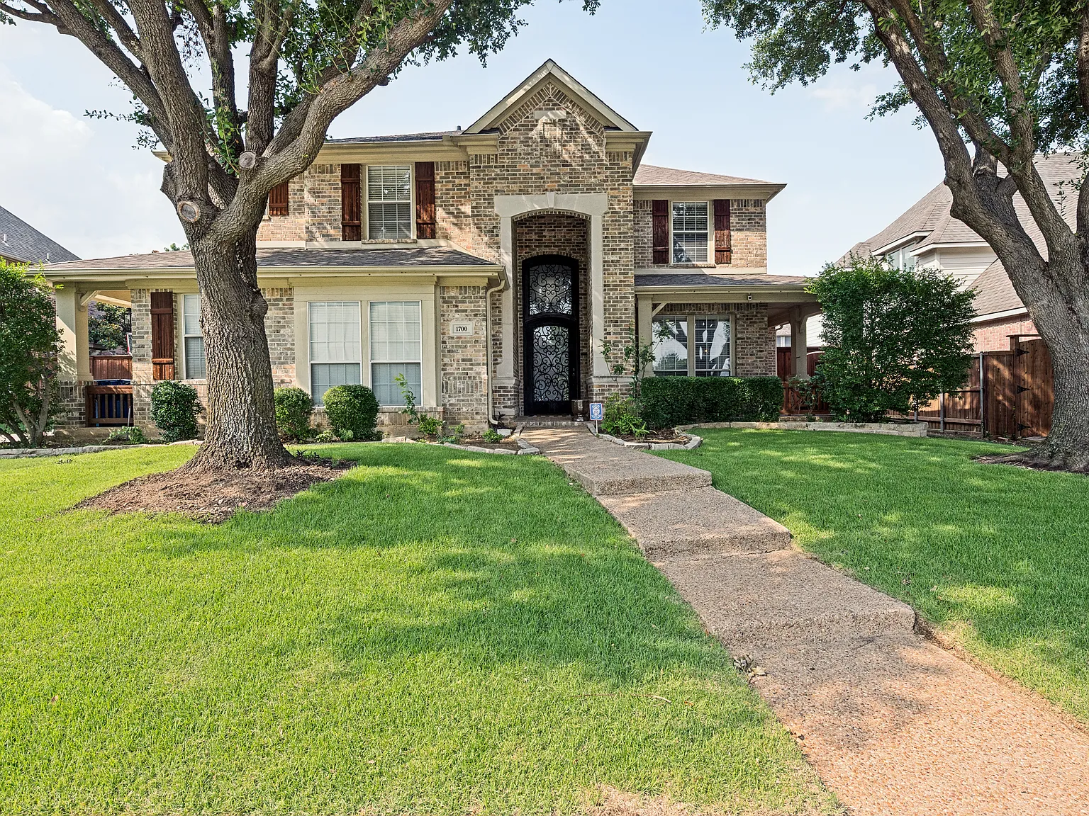 5 bed, 3260 sqft, $3,900 — Photo 1