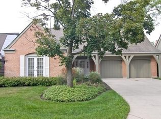 124 Rivershire Ln, Lincolnshire, IL 60069