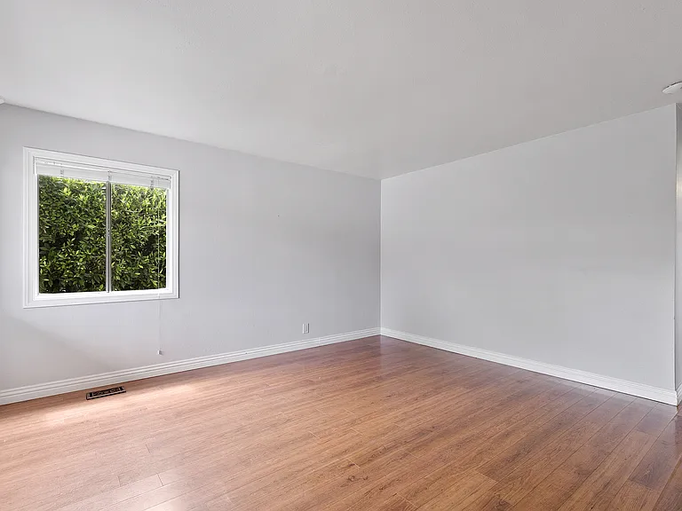 1265 Van Horne Ln — Photo 4